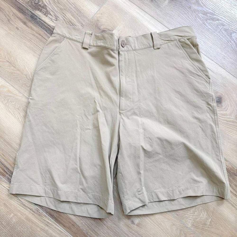 Under Armour Men's Khaki Tan Golf Shorts Size 38 Nylon Stretch Performance Coach